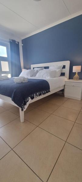 Misty Bay's Cozy Corner Apartment